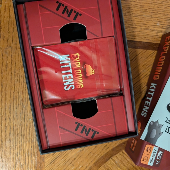 Exploding Kittens Card Game - Picture 3 of 4
